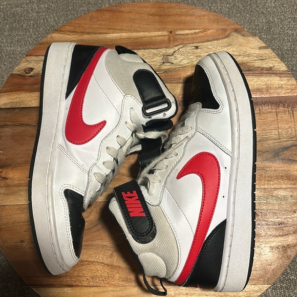 Nike Other - Nike high top court boroughs size 5Y